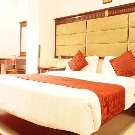 Hotel Eleven Heights ,Bhopal Exterior foto