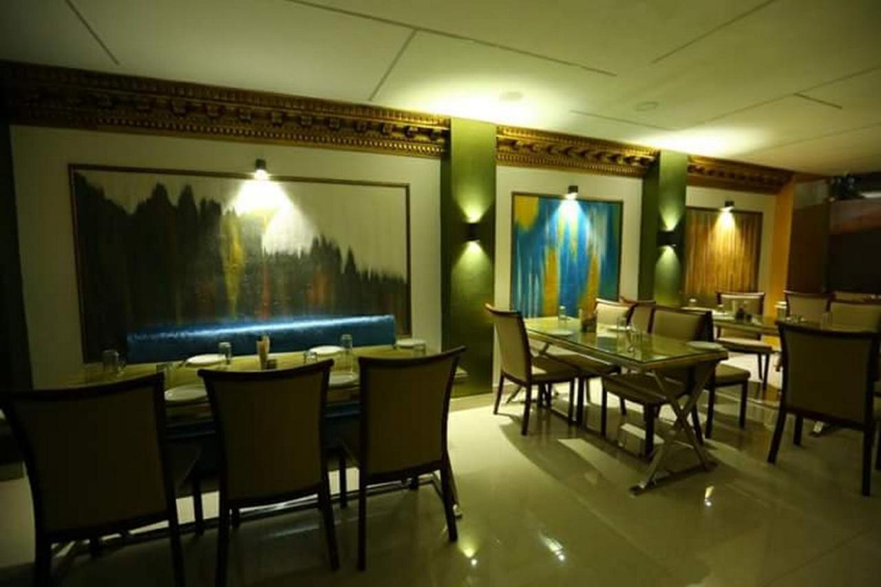 Hotel Eleven Heights ,Bhopal Exterior foto