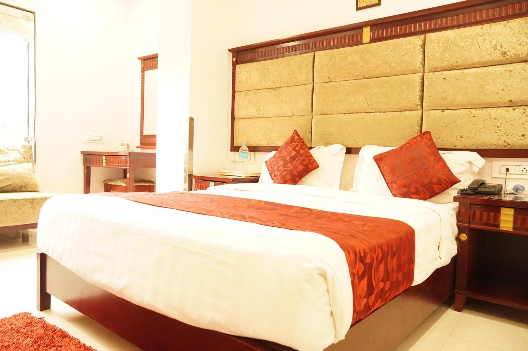 Hotel Eleven Heights ,Bhopal Exterior foto